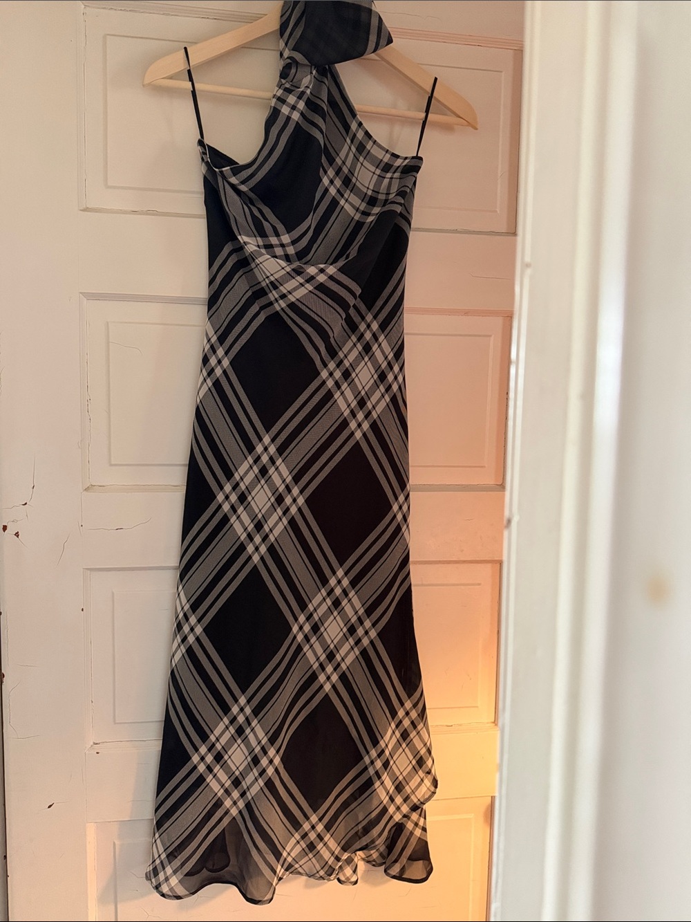 Beautiful black & white dress. Made in spain. See pictures for details.